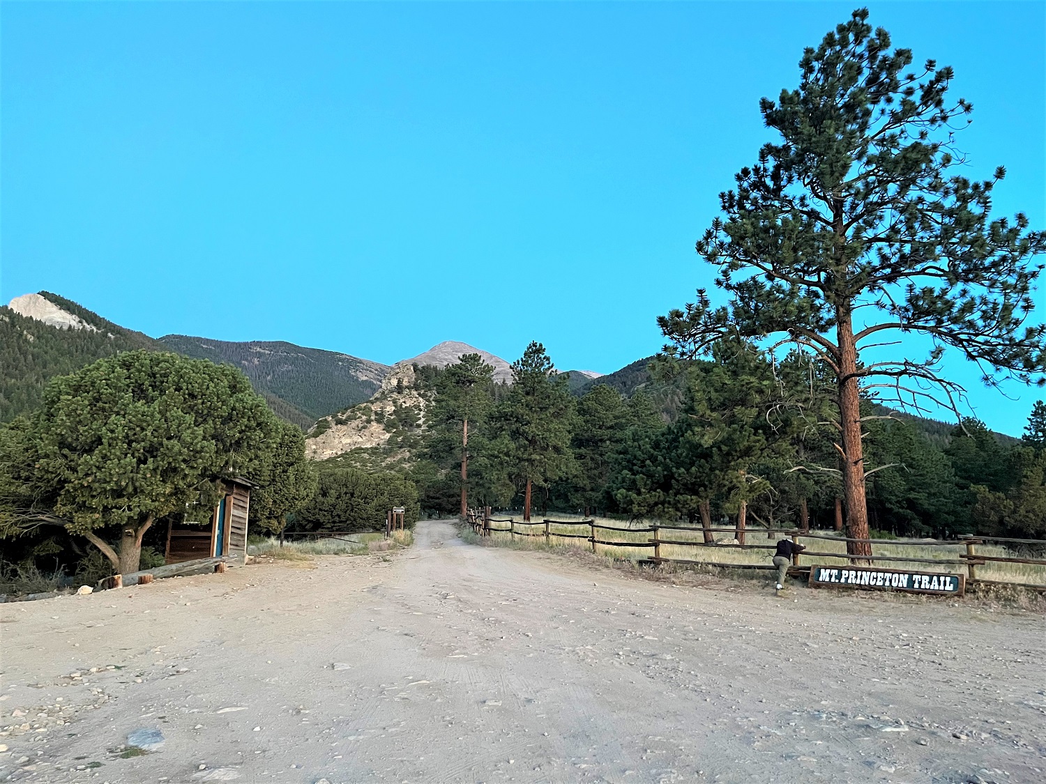 Mt Princeton Trail 2WD parking lot